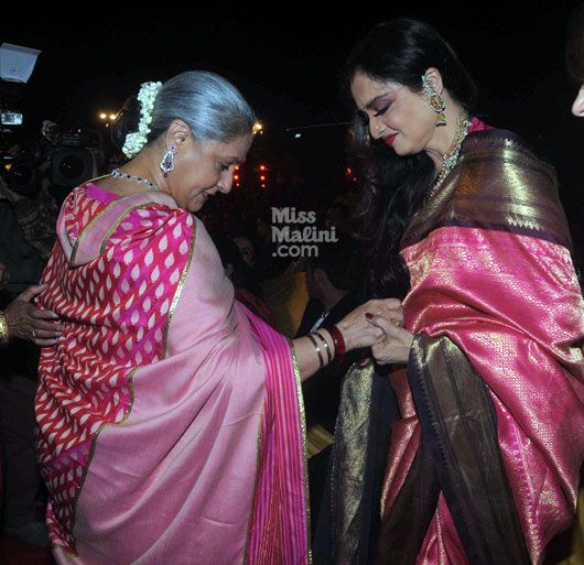 These New Photos of Rekha, Jaya & Amitabh Holding Hands Just BLEW Our Minds.