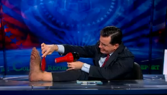 Stephen Colbert combs his Hobbit feet (photo: colbertnewshub.com)