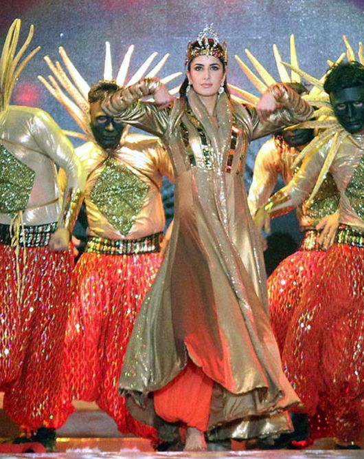3 Ways Katrina Kaif Channeled Madonna at IPL-6 Opening Ceremony