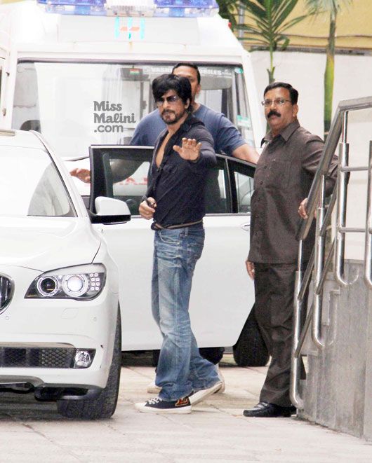 Shah Rukh Khan Visits Hrithik Roshan in the Hospital