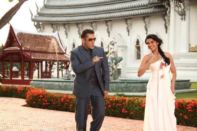 Salman Khan and Asin in Ready | photo courtesy ibnlive.com