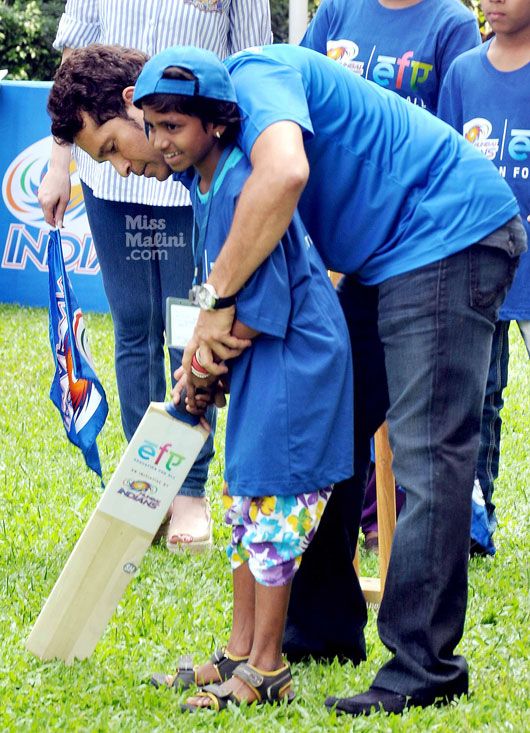 #IPLHot Sachin Tendulkar, Ricky Ponting &#038; Lasith Malinga Bat for the Kids!