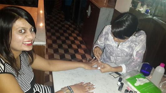 Dhruvi Shah gets nail art