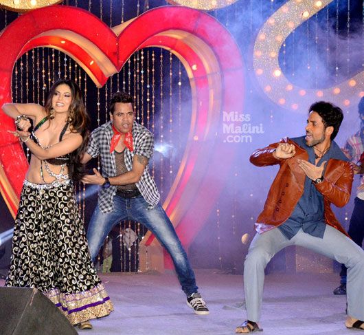 Sunny Leone Grooves to ‘Laila’ at the Shootout at Wadala Music Launch!