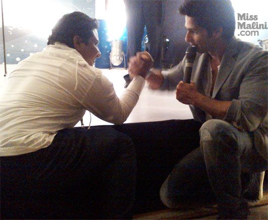 Spotted: Shahid Kapoor Flexing Those Muscles in an Arm-Wrestling Match!