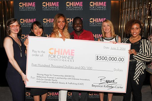 Amy Shaw, Jane Chen, Beyonce Knowles-Carter, Kennedy Odede, Frida Giannini and Joanne Smith (Image courtesy: Billy Farrell/BFAnyc.com)