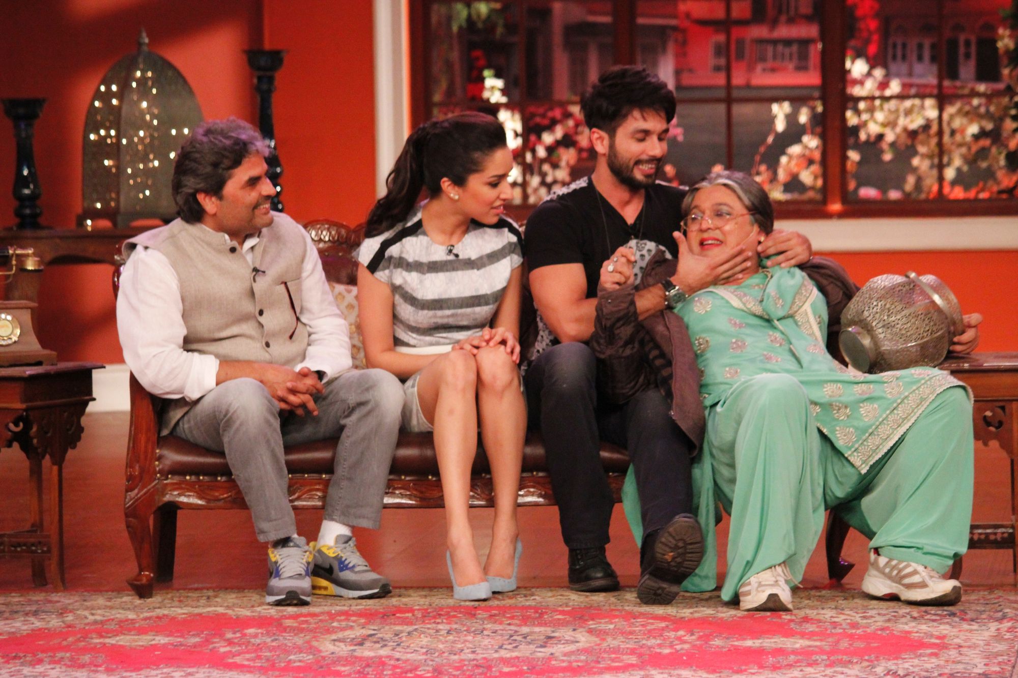 Vishal Bharjawad, Shraddha Kapoor, Shahid Kapoor and Dadi on the sets of Comedy Nights With Kapil