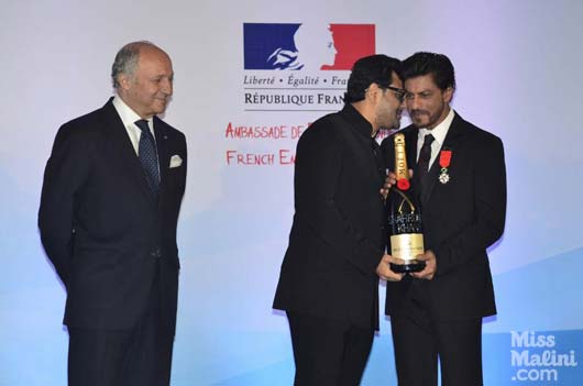 Shah Rukh Khan receiving champagne