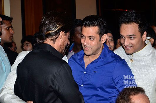 Good Morning, Bollywood. Yes, Shah Rukh Khan &#038; Salman Khan Hugged Again &#038; Other News