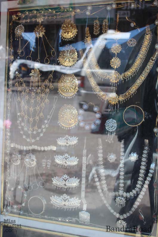 Jewellery on display at one of the many stores in Pettah market. If you like Indian jewellery, this is the perfect place to shop