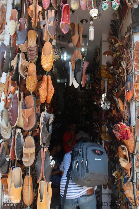 Sandals for everyone, in unique leather and traditional options