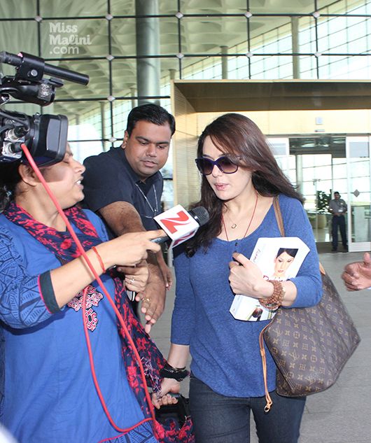 In Pictures: Preity Zinta Avoids The Press At The Airport