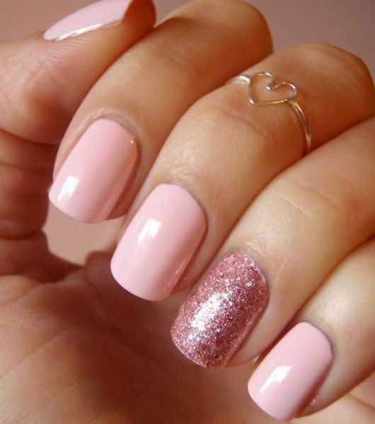 Pink Glitter Accent Nail | pinterest.com