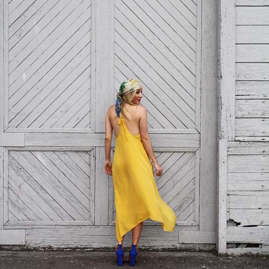 A splash of sunshine yellow with a jolt of electric blue (Pic: @ashleynii on Instagram)
