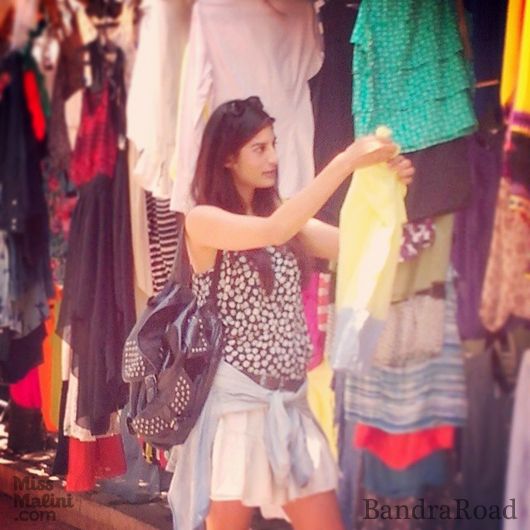 #BandraRoad girl and fashion model Erika Packard shops at our favourite spot on Hill Road!