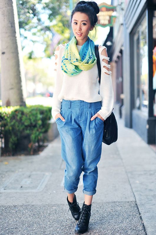 Fun coloured scarves like this can really add a cool pick me up, to an otherwise simple outfit (Pic | blog.denimtherapy.com)