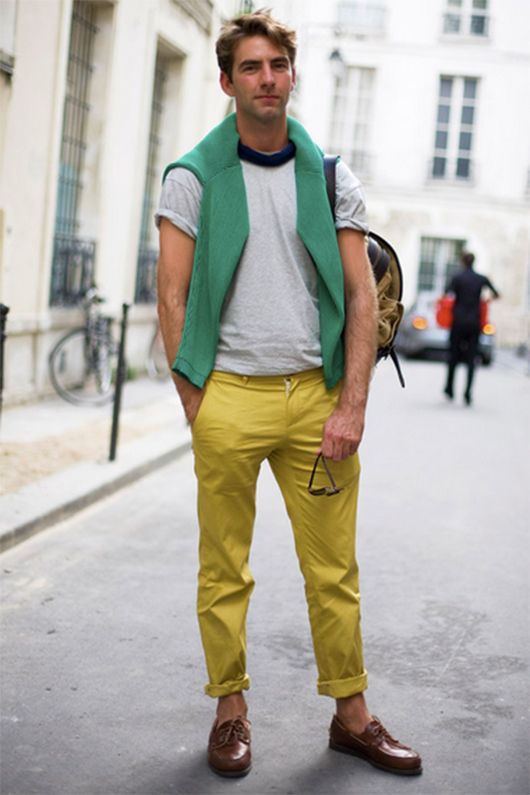 Colour blocking isn’t only for women, men can look pretty dope too. Fun coloured chino’s are an easy way to start your colour blocking adventure (Pic | brokefashionista11.blogspot.com)