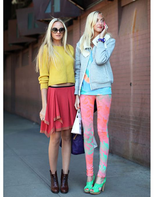 If you love colour, outfits like these are great styling inspirations. I love coloured tights or leggings, they can be an easy way to incorporate colour into your look (Pic | cathymalvar.blogspot.com)