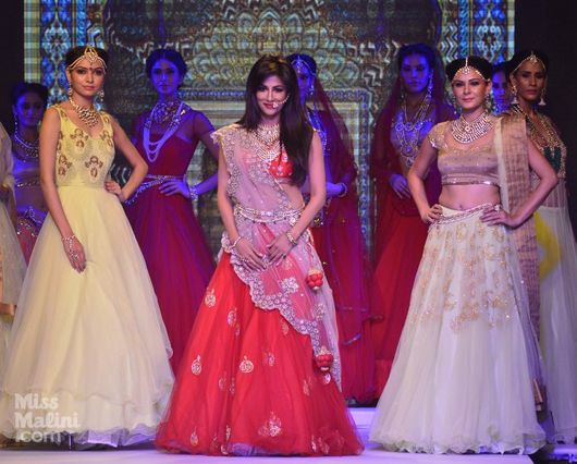 Chitrangda Singh models for Moni Agarwal