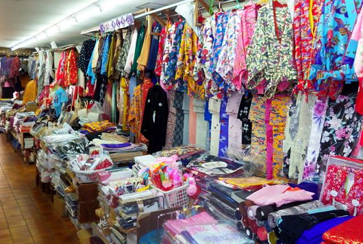 Keep a piece of tradition from local kimono shops in Japan