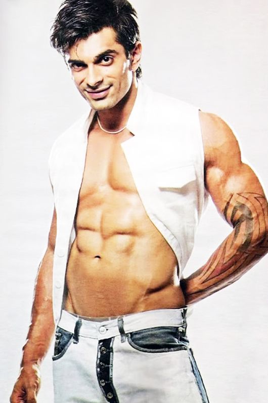 Karan Singh Grover Wins The Battle Of The Karans! Here Are 5 Reasons Why We Love Him!