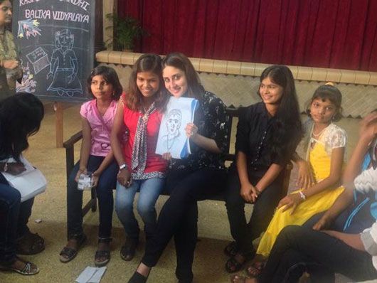 Kareena Kapoor with girls from Kasturba Gandhi Mahavidyala School