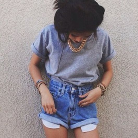 High waisted shorts are all the rage right now. However they are the perfect pair for petite girls, as they create an illusion of longer legs (Pic | lefashionimage.blogspot.com)