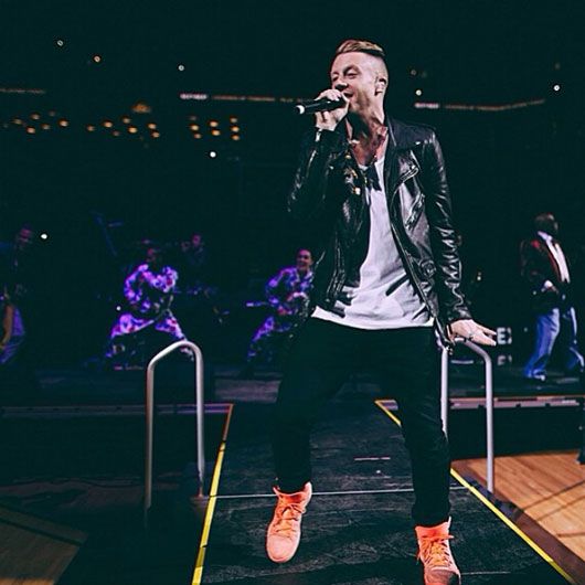 Macklemore belts out his tunes in a monochromatic look with a leather jacket, white tee, skinny dark jeans and a pop of his bright high-top sneakers. (Pic: @macklemore on Instagram)