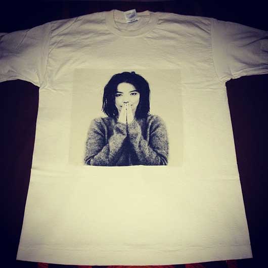 I love Bjork, so a tee with a print of my favourite rockstar is precious. Now I have to make one like this. (Pic: @nostalgeec on Instagram)