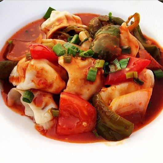 A plate of spicy chilly chicken momos