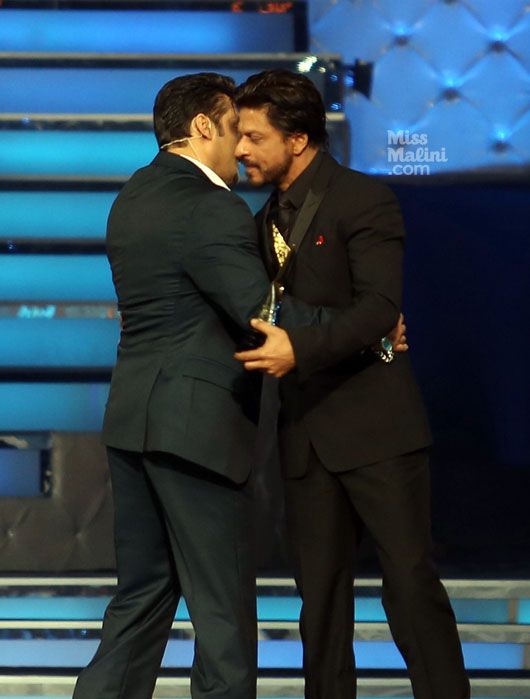 Salman Khan Has Already Started Promoting SRK&#8217;s Happy New Year!