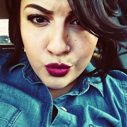 Berry lips with your denim shirt. (PIc: veeortiz' Instagram)