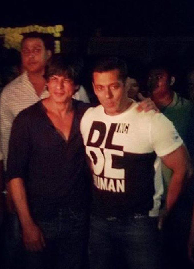 Salman Khan & Shah Rukh Khan (Source: Zoom TV Facebook)