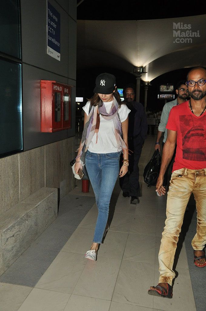 Airport Spotting: Anushka Sharma And Virat Kohli