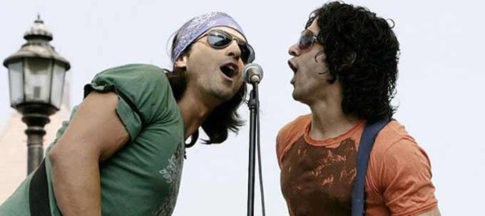 Arjun Rampal, Farhan Akhtar in Rock On