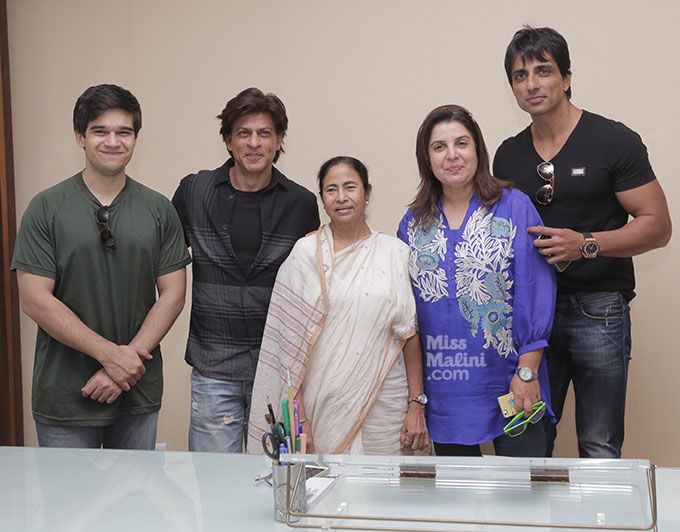Shah Rukh Khan, Mamta Banerjee, Farah Khan, Vivan Shah and Sonu Sood