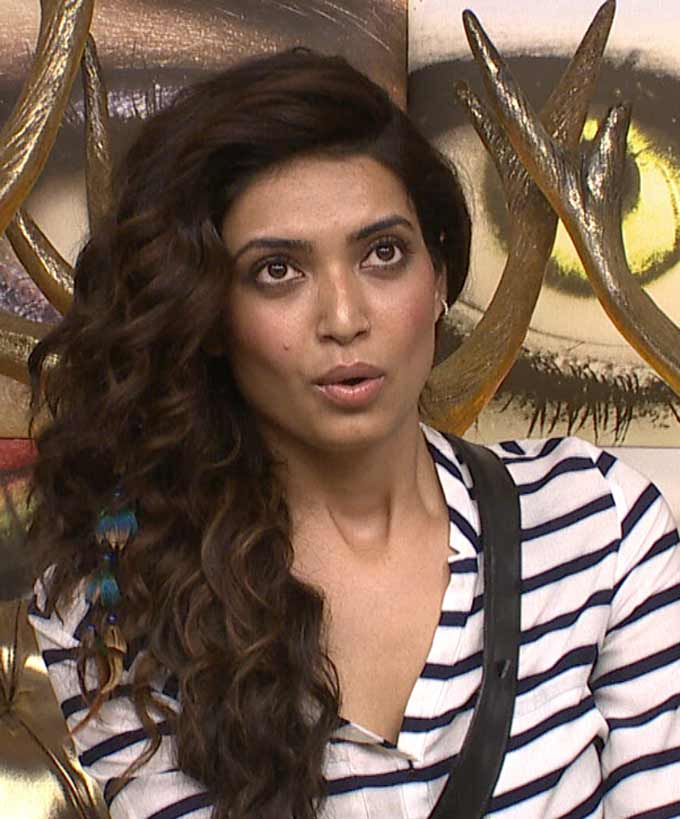 Does Karishma Tanna Need General Knowledge Lessons? (Hint: Yes)