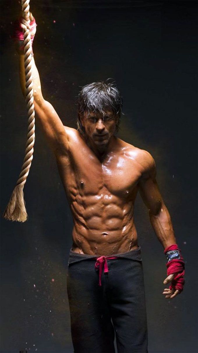 Shah Rukh Khan aka Charlie is Not Alone in This Hot Body Show!