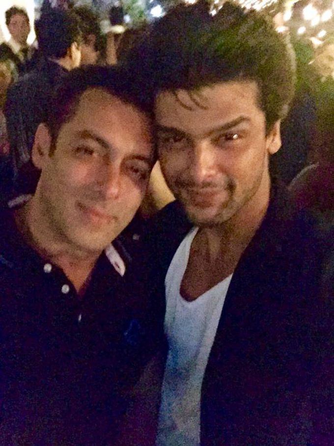 Salman Khan with Kushal Tandon (Source: Twitter @KushalIT2803
