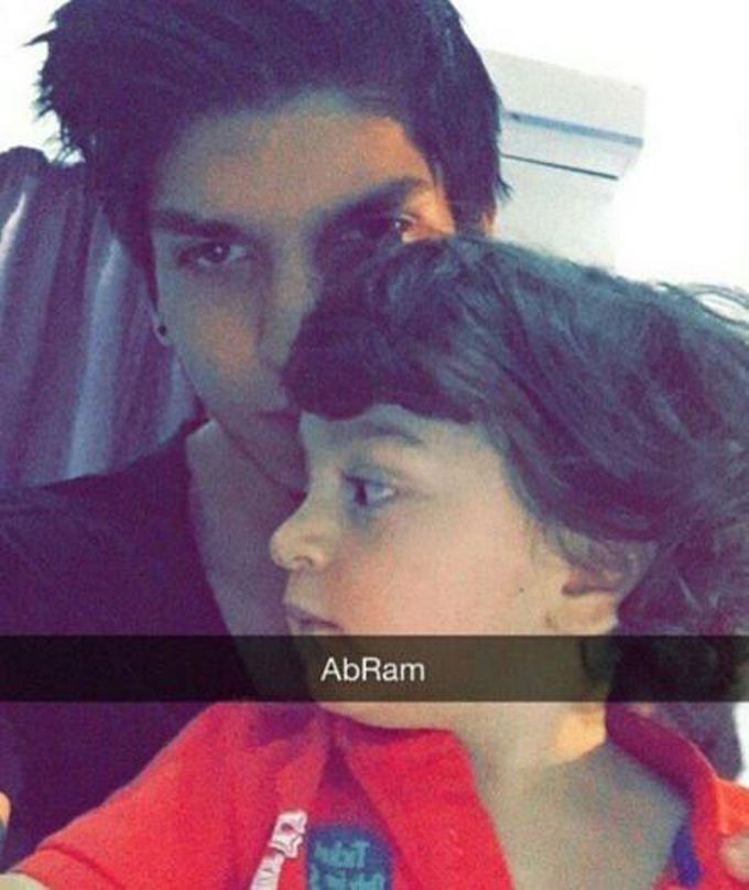 Aww! Here’s Shah Rukh Khan’s Baby Boy, AbRam’s First Selfie!