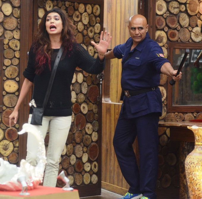 Bigg Boss 8: Puneet Issar’s Daughter Gives A Statement About The Cringeworthy Tweet!