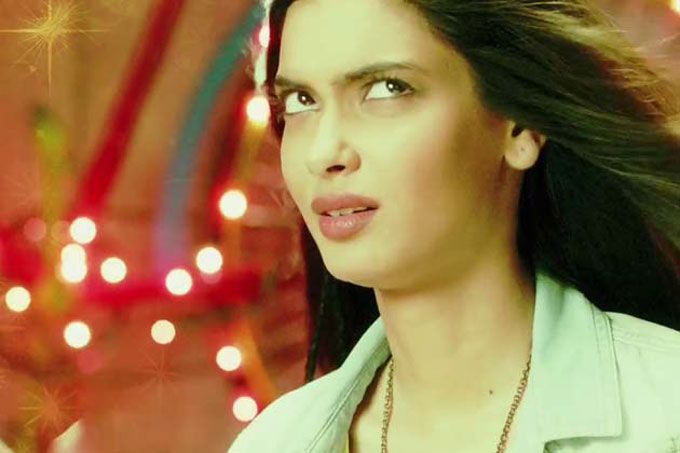 5 Times Bollywood Made The Girl Look Stupid