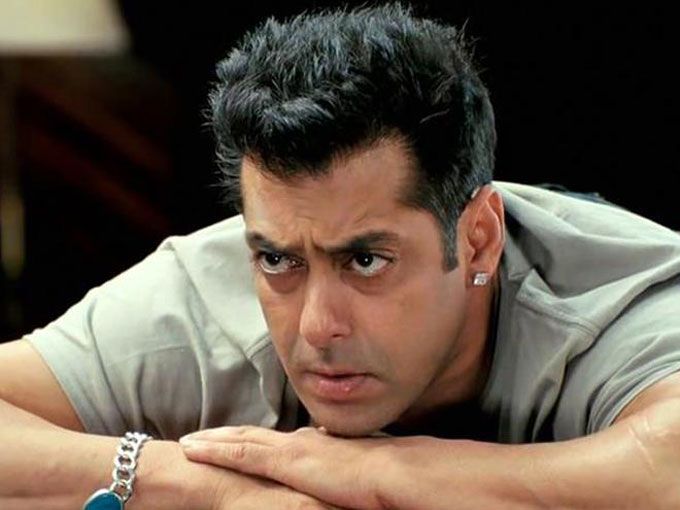 Awkward: Salman Khan Finds Himself Stuck Between His Ex &#038; Current Girlfriend!