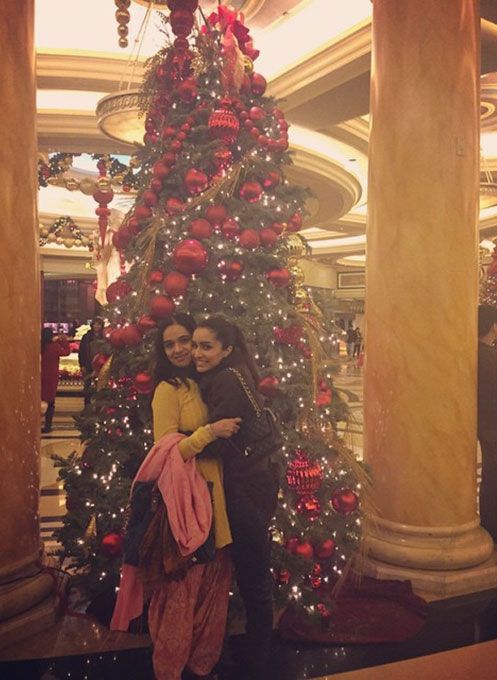How Adorable Are These Co-Stars With Their Mummies On Christmas!