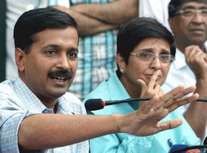 Here’s A Roundup Of The Best Tweets On Arvind Kejriwal And Kiran Bedi’s Face Off!