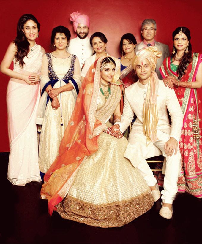 This Family Photo Of Newlyweds Soha Ali Khan &#038; Kunal Kemmu With Saif Ali Khan, Kareena Kapoor &#038; Sharmila Tagore Deserves To Be Framed Forever!