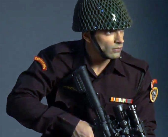 After Alone, Karan Singh Grover Goes Commando!