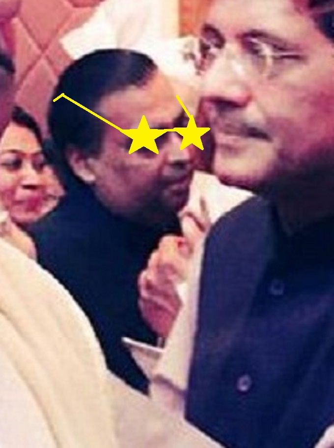 Mukesh Ambani Totally Photobombed Amitabh Bachchan And Shatrughan Sinha!