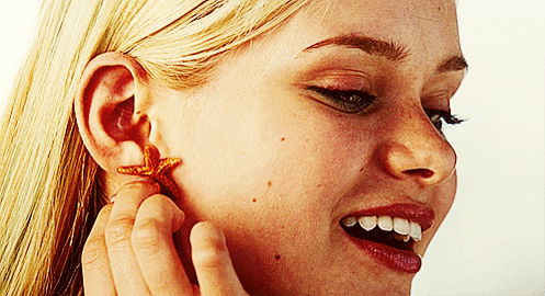 Complementing Star Fish Earrings from Aquamarine (Source: Tumblr)