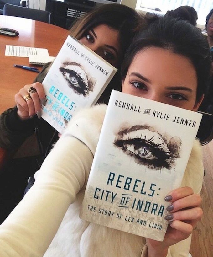 Kendall Jenner and Kylie Jenner (Source: Instagram| @kendalljenner)